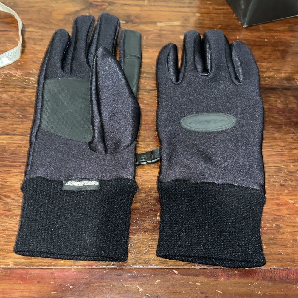 New Black Seirus Touch Screen Ski Snowboard Casual Driving Gloves Medium Mens